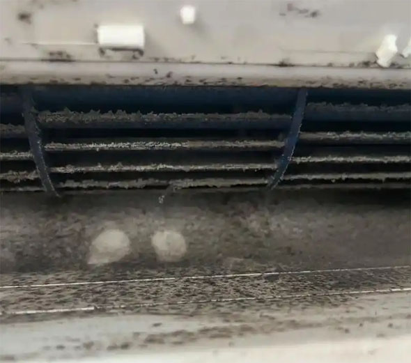 津市空调吹的风有股烧焦味是怎么回事